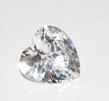 Сердце бесцветный фианит 9х9
